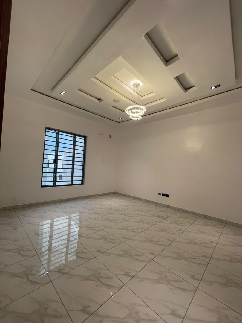 5 BEDROOM DUPLEX