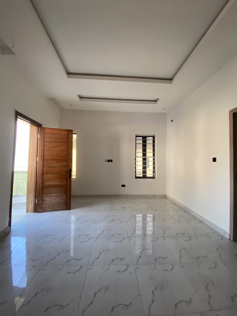 4 BEDROOM DUPLEX