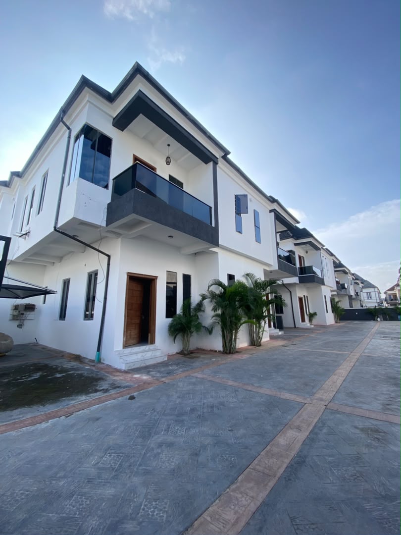 4 BEDROOM DUPLEX