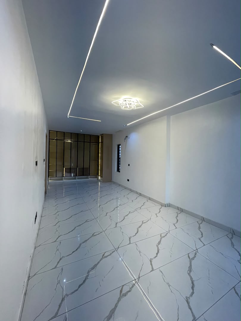4 BEDROOM DUPLEX