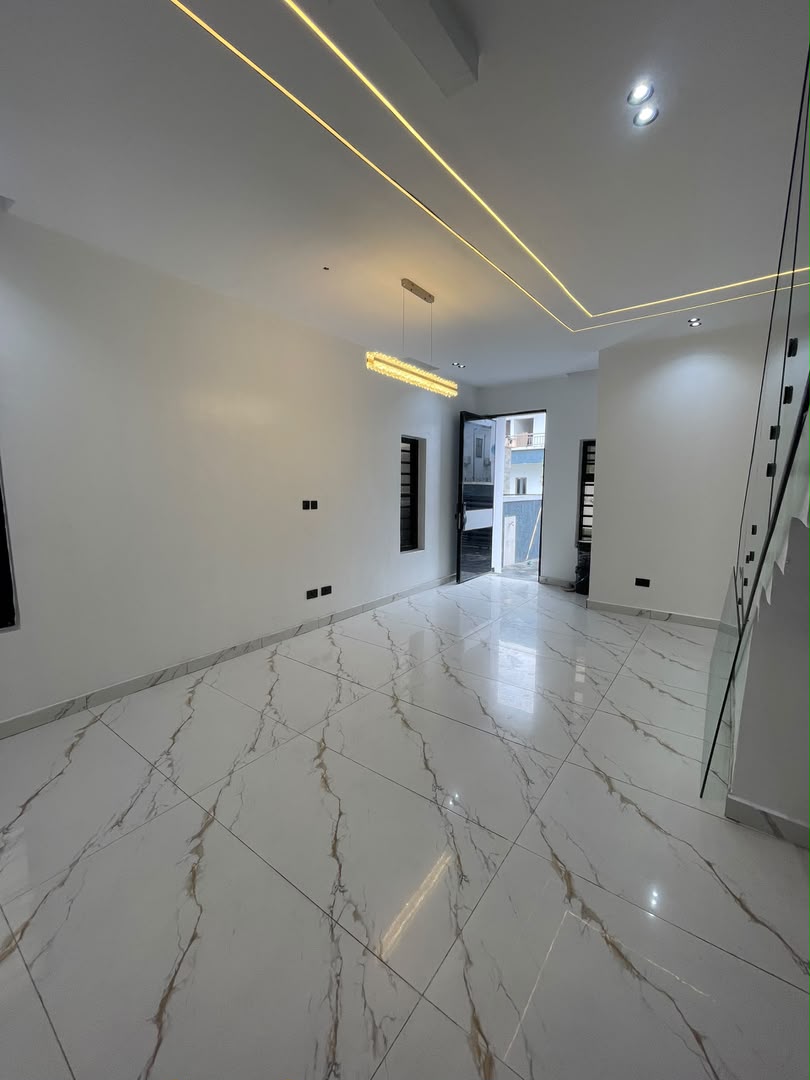 4 BEDROOM DUPLEX