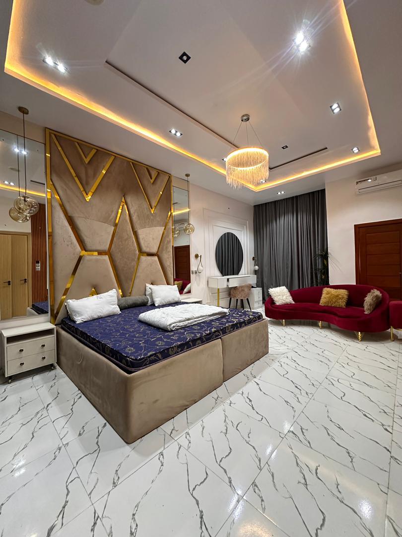 4 BEDROOM DUPLEX