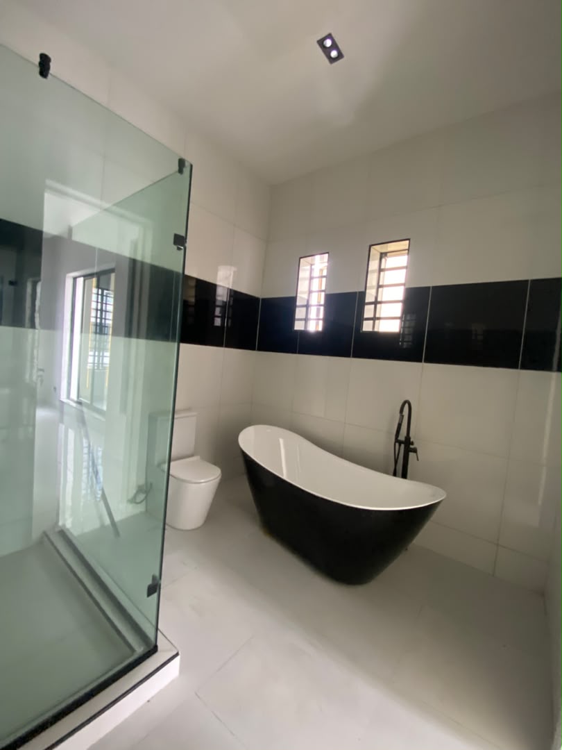 4 BEDROOM DUPLEX