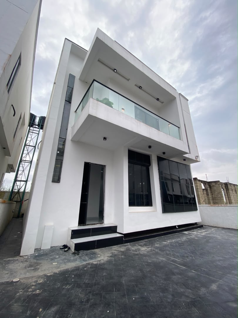 4 BEDROOM DUPLEX