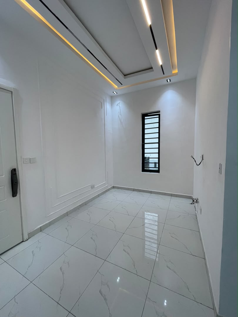 5 bedroom duplex