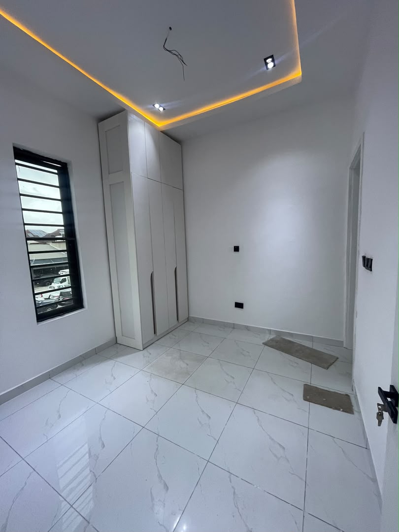 5 bedroom duplex