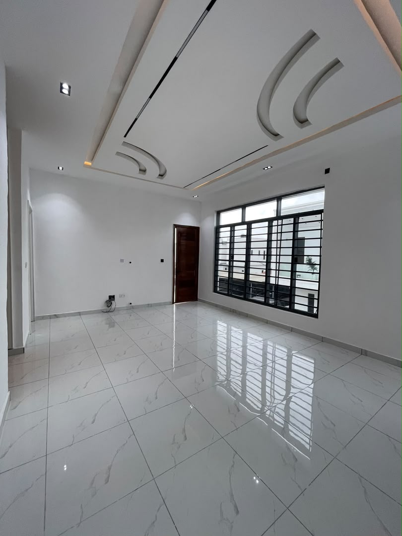 4 BEDROOM  DUPLEX