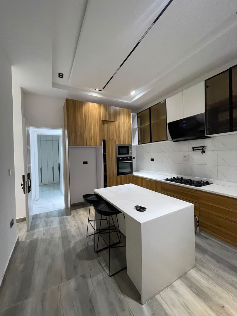4 BEDROOM DUPLEX